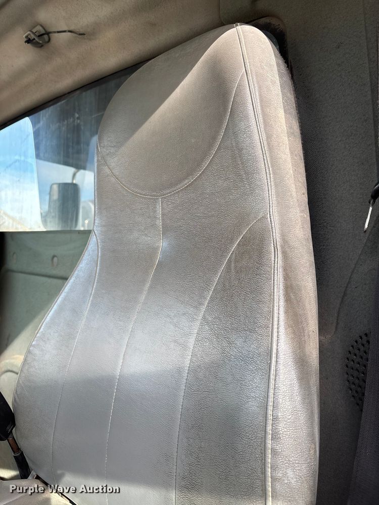 image for item FI0871 2007 International  7400 dump truck