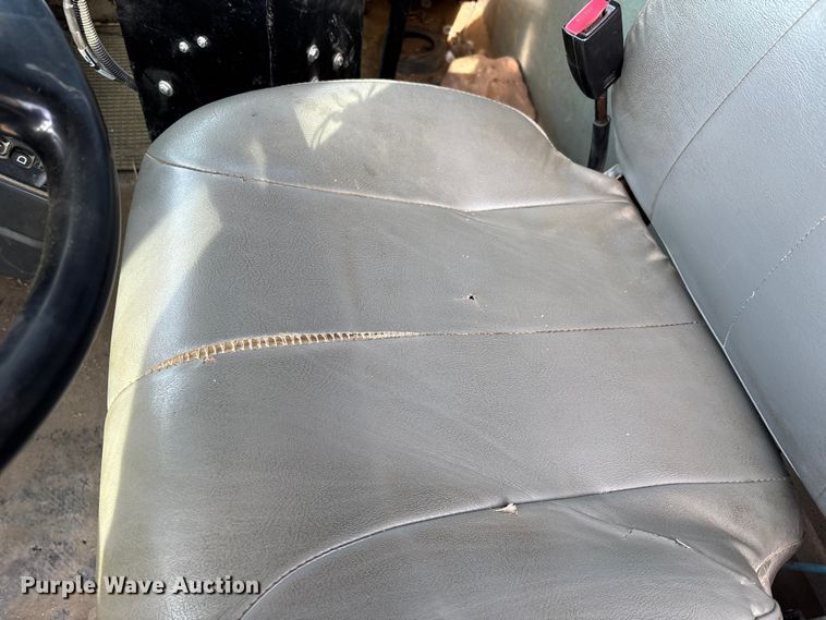 image for item FI0871 2007 International  7400 dump truck