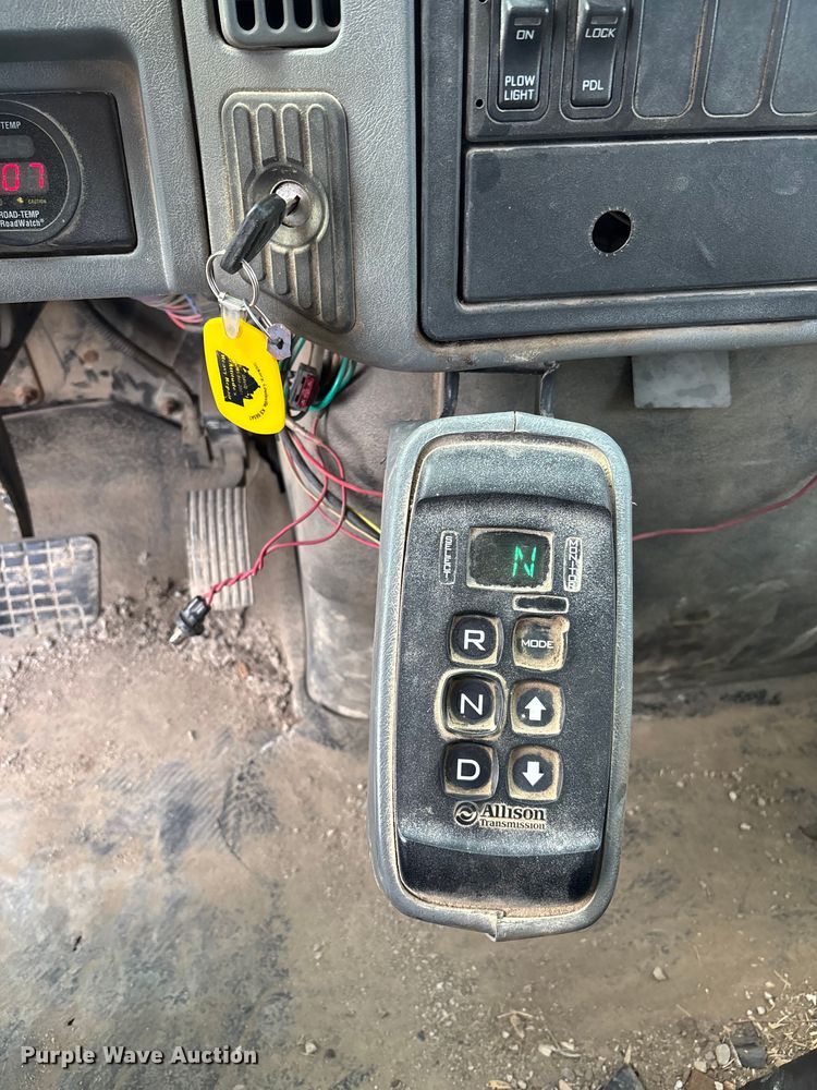 image for item FI0871 2007 International  7400 dump truck