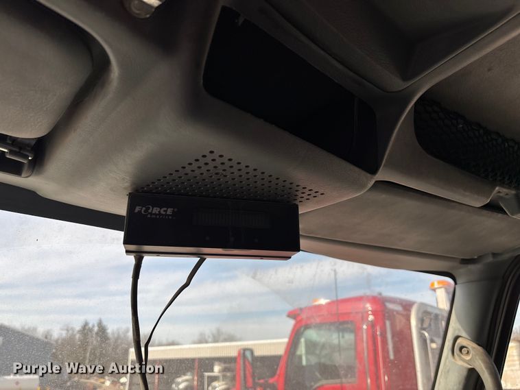 image for item FI0871 2007 International  7400 dump truck