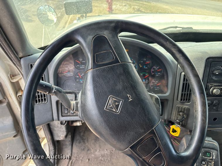 image for item FI0871 2007 International  7400 dump truck