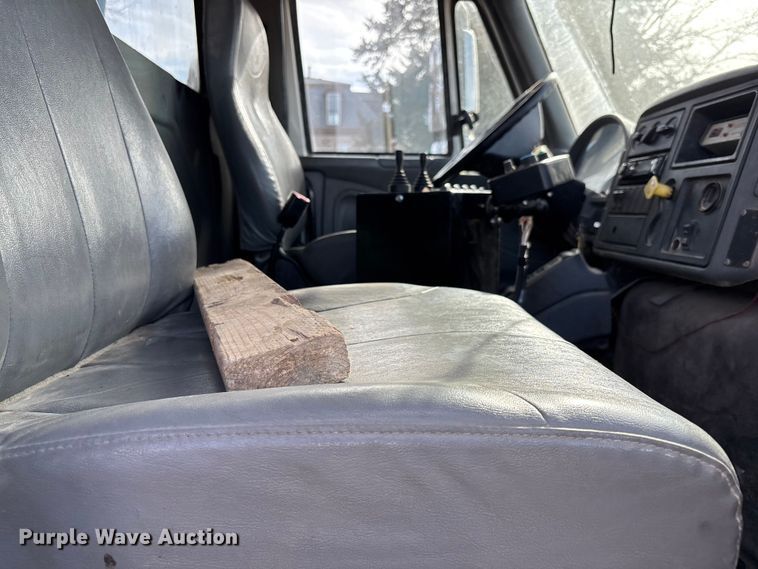 image for item FI0871 2007 International  7400 dump truck