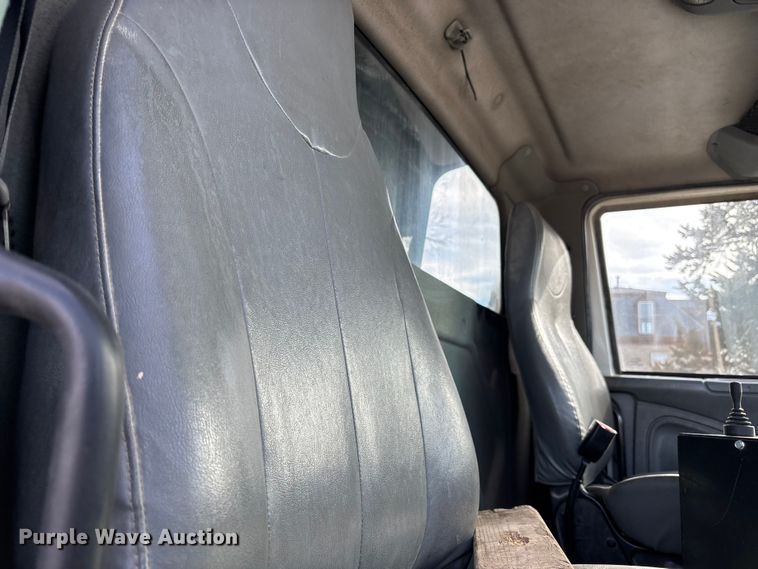 image for item FI0871 2007 International  7400 dump truck