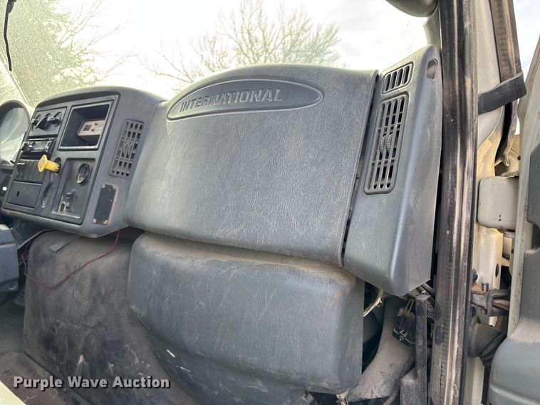 image for item FI0871 2007 International  7400 dump truck