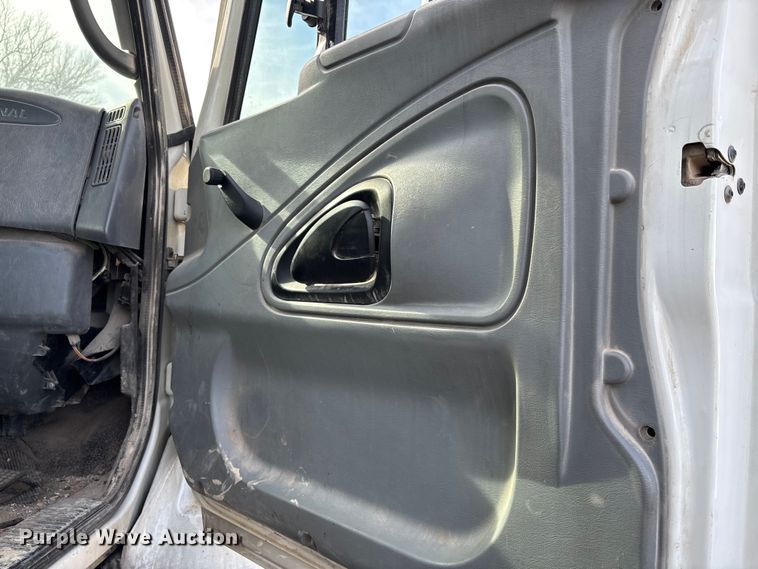 image for item FI0871 2007 International  7400 dump truck