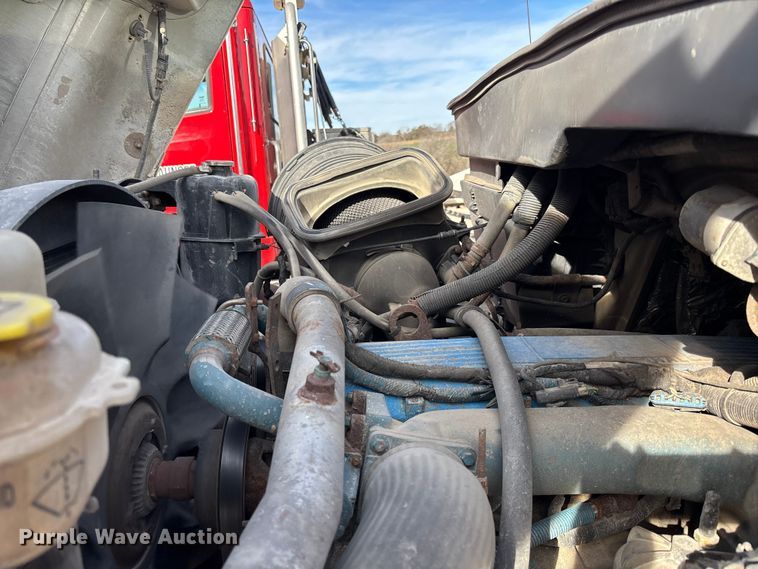 image for item FI0871 2007 International  7400 dump truck