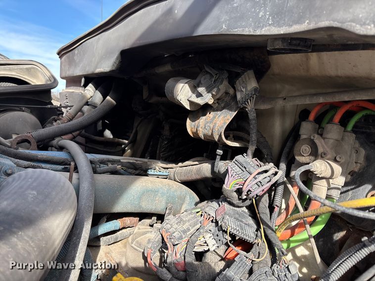 image for item FI0871 2007 International  7400 dump truck