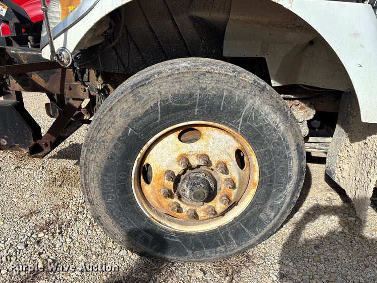 image for item FI0871 2007 International  7400 dump truck