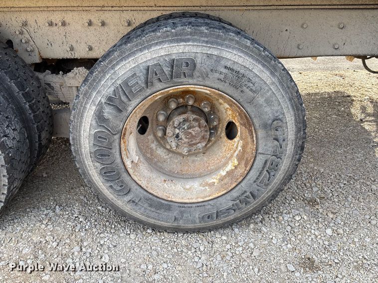 image for item FI0871 2007 International  7400 dump truck