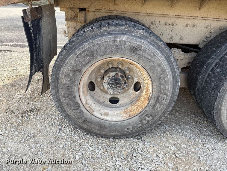 image for item FI0871 2007 International  7400 dump truck