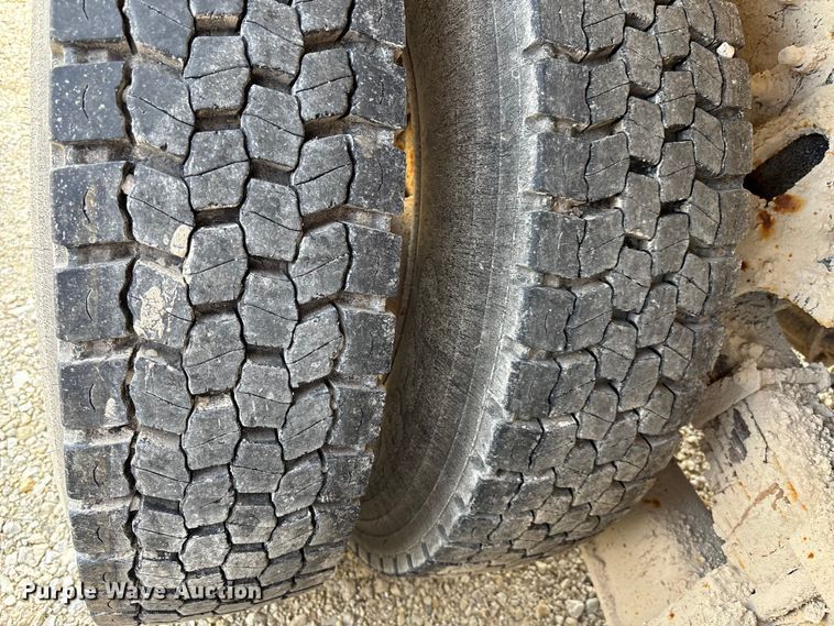 image for item FI0871 2007 International  7400 dump truck