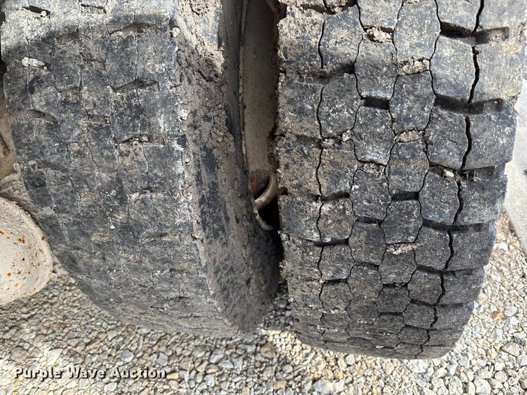 image for item FI0871 2007 International  7400 dump truck