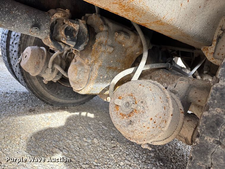 image for item FI0871 2007 International  7400 dump truck