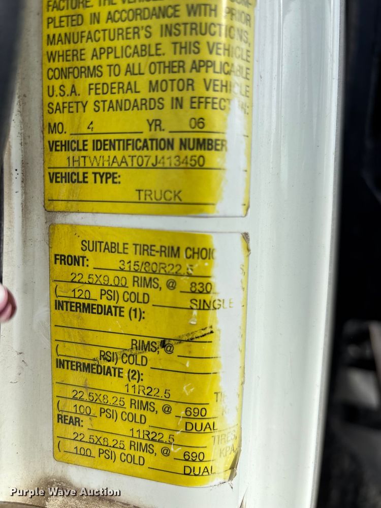 image for item FI0871 2007 International  7400 dump truck