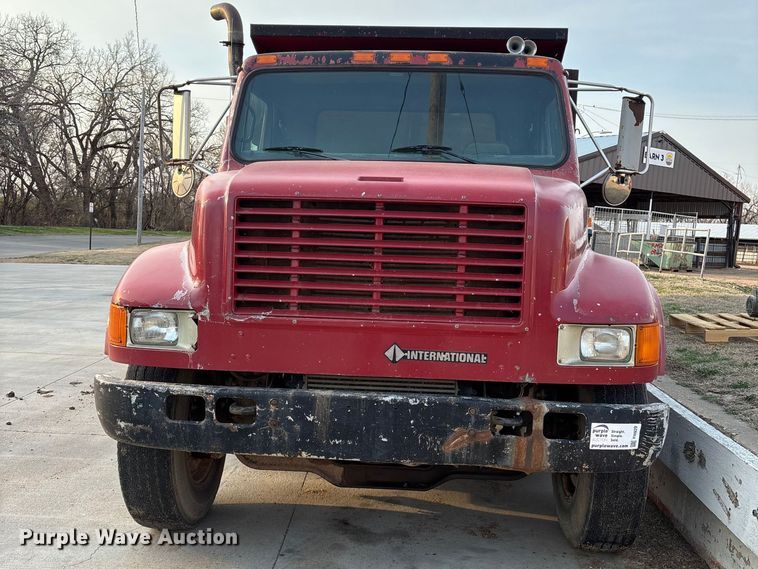 image for item FI0929 1990 International F4900 dump truck