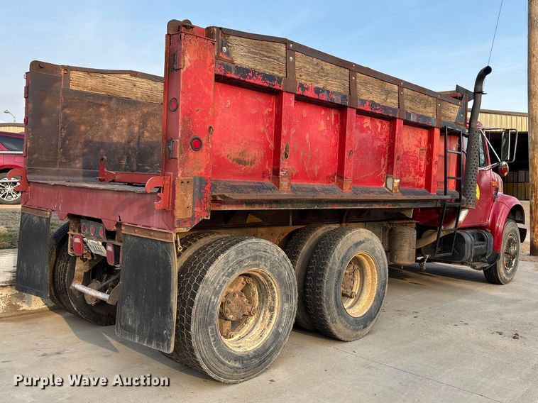 image for item FI0929 1990 International F4900 dump truck