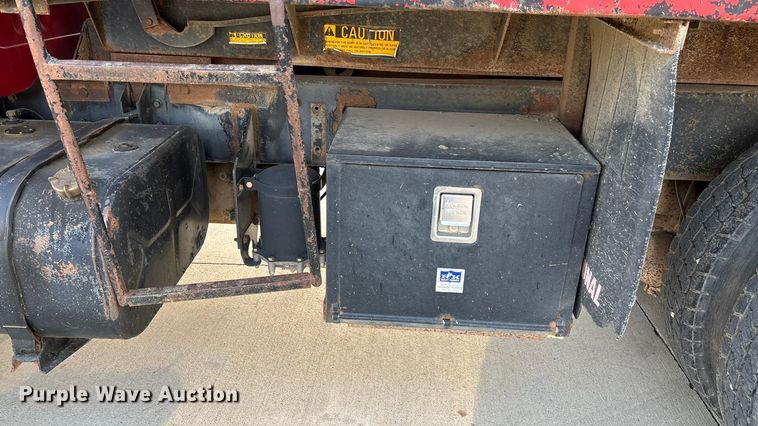 image for item FI0929 1990 International F4900 dump truck