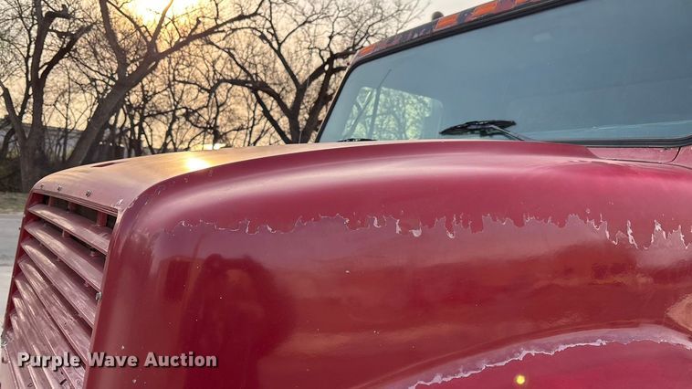 image for item FI0929 1990 International F4900 dump truck