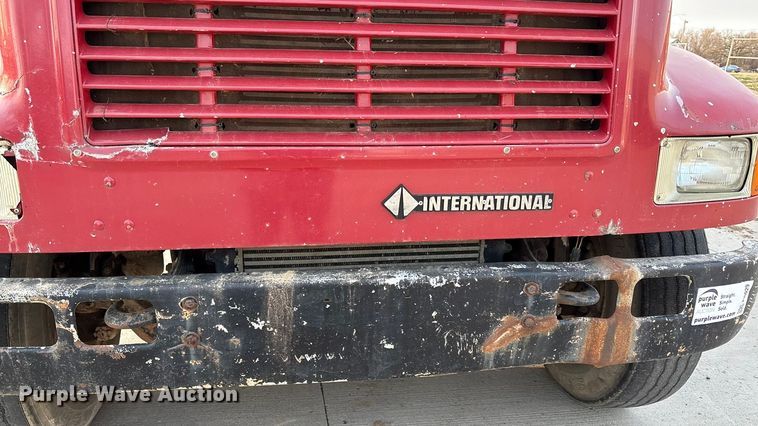 image for item FI0929 1990 International F4900 dump truck