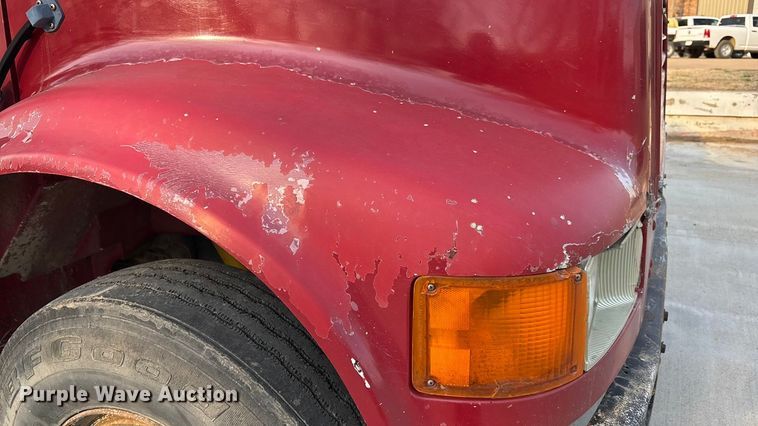 image for item FI0929 1990 International F4900 dump truck