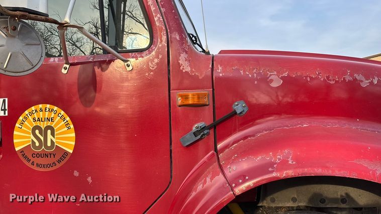 image for item FI0929 1990 International F4900 dump truck