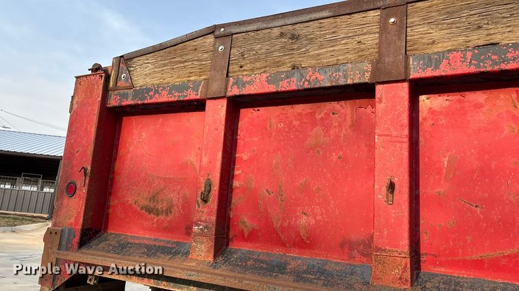 image for item FI0929 1990 International F4900 dump truck