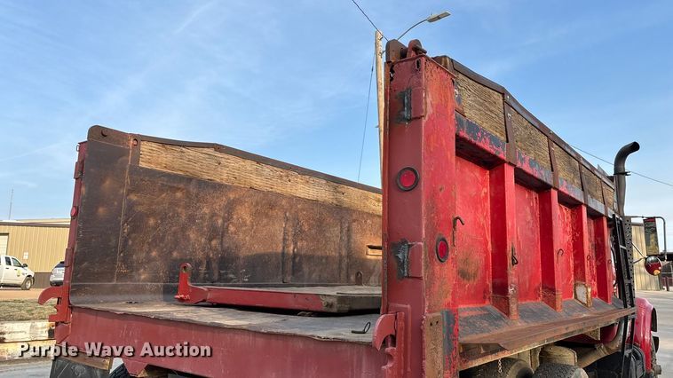 image for item FI0929 1990 International F4900 dump truck