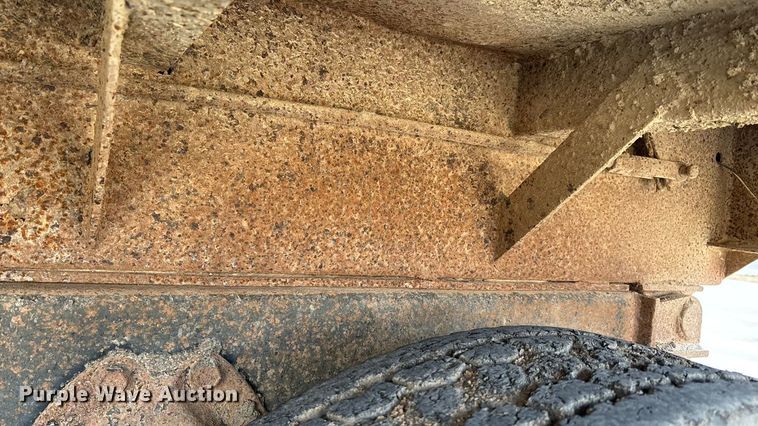 image for item FI0929 1990 International F4900 dump truck