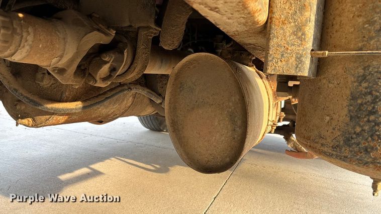 image for item FI0929 1990 International F4900 dump truck