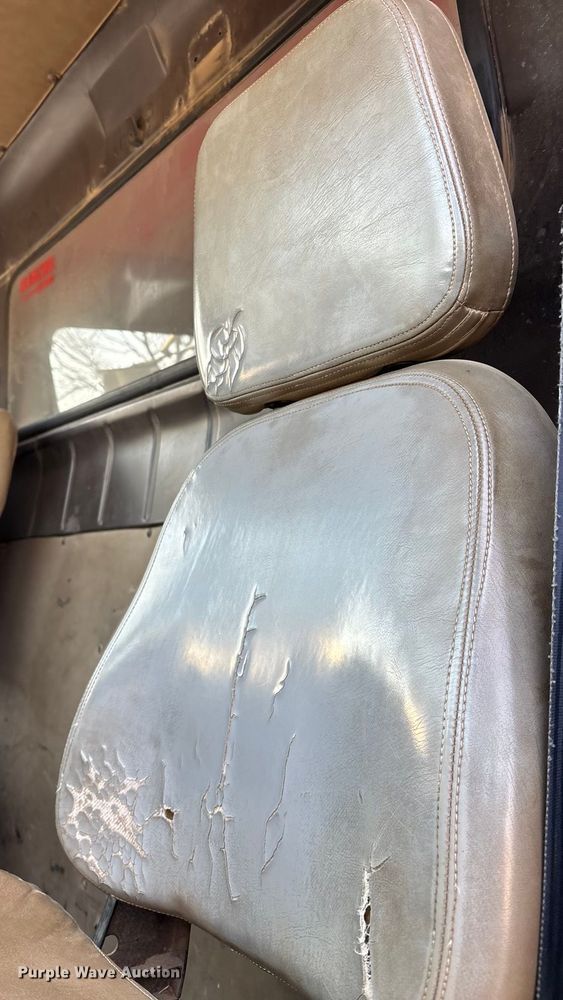 image for item FI0929 1990 International F4900 dump truck