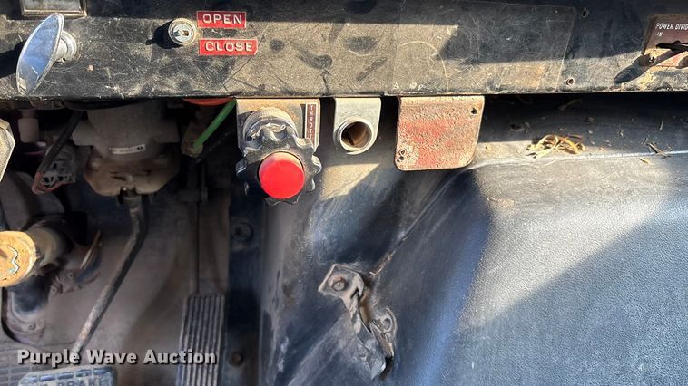 image for item FI0929 1990 International F4900 dump truck