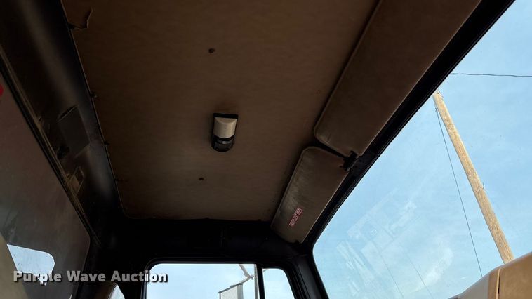 image for item FI0929 1990 International F4900 dump truck