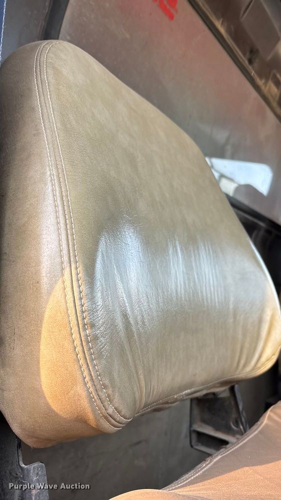 image for item FI0929 1990 International F4900 dump truck