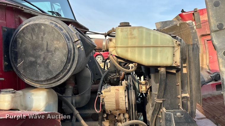 image for item FI0929 1990 International F4900 dump truck