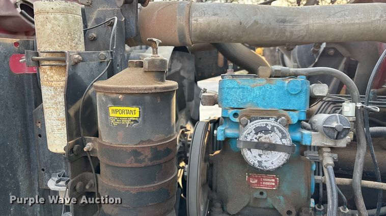 image for item FI0929 1990 International F4900 dump truck