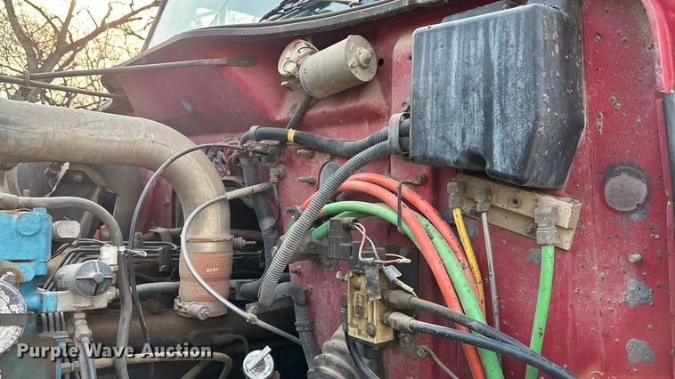 image for item FI0929 1990 International F4900 dump truck