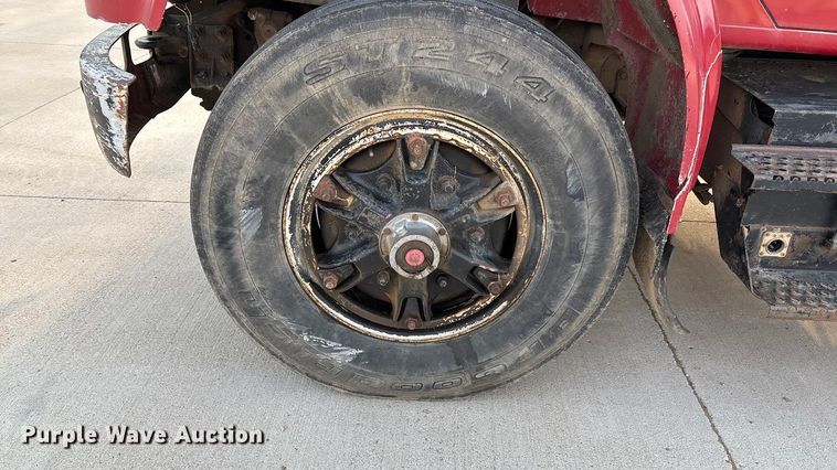 image for item FI0929 1990 International F4900 dump truck