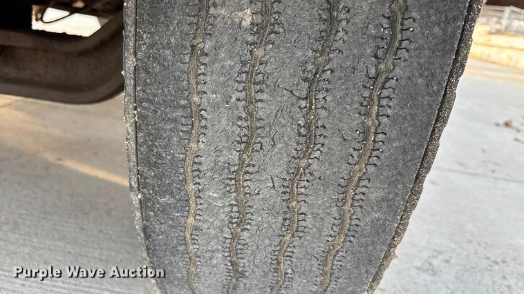 image for item FI0929 1990 International F4900 dump truck