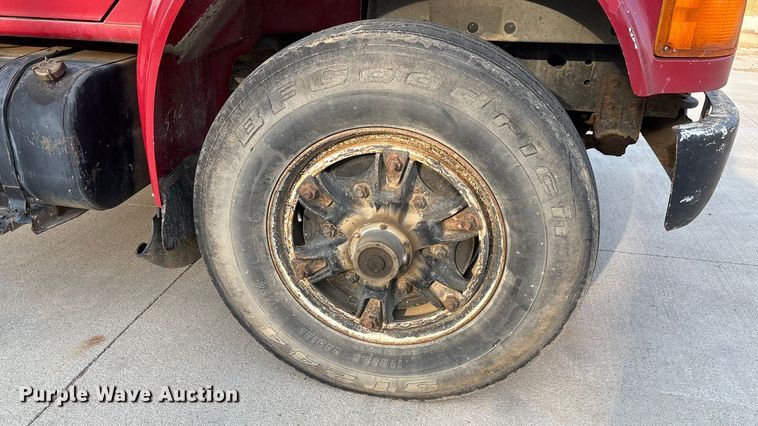 image for item FI0929 1990 International F4900 dump truck