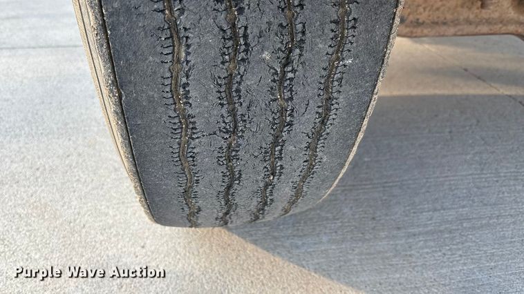 image for item FI0929 1990 International F4900 dump truck