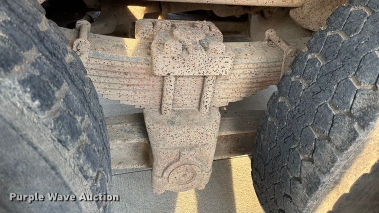 image for item FI0929 1990 International F4900 dump truck