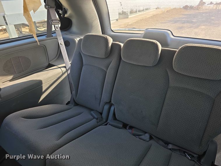 image for item FI0930 2006 Dodge Grand Caravan van