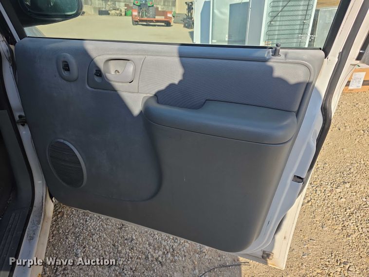 image for item FI0930 2006 Dodge Grand Caravan van