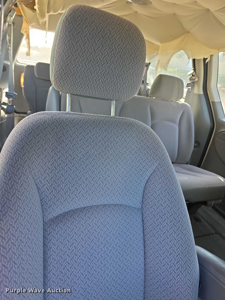 image for item FI0930 2006 Dodge Grand Caravan van