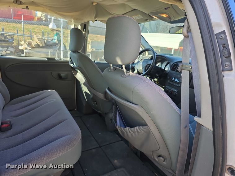 image for item FI0930 2006 Dodge Grand Caravan van