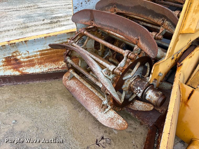 image for item FK1248 1978 Athey 7-12D windrow elevator