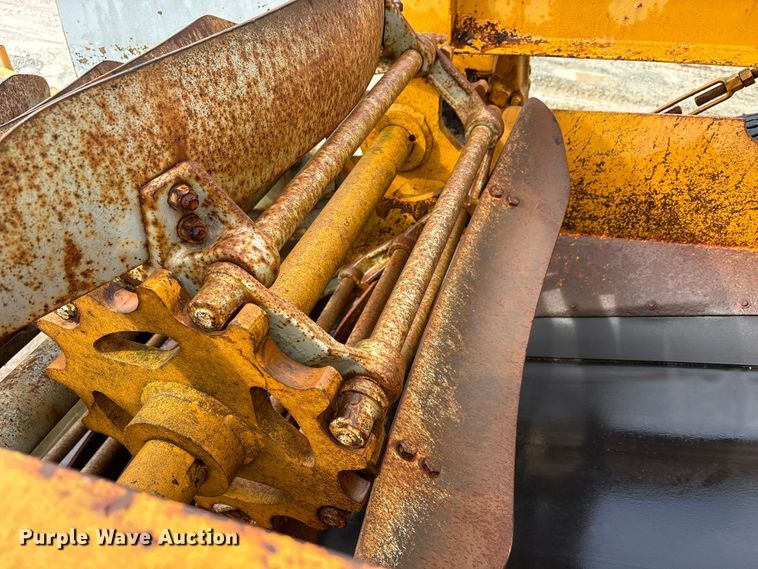 image for item FK1248 1978 Athey 7-12D windrow elevator