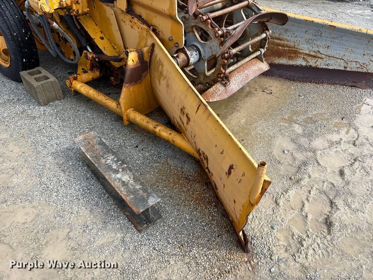 image for item FK1248 1978 Athey 7-12D windrow elevator