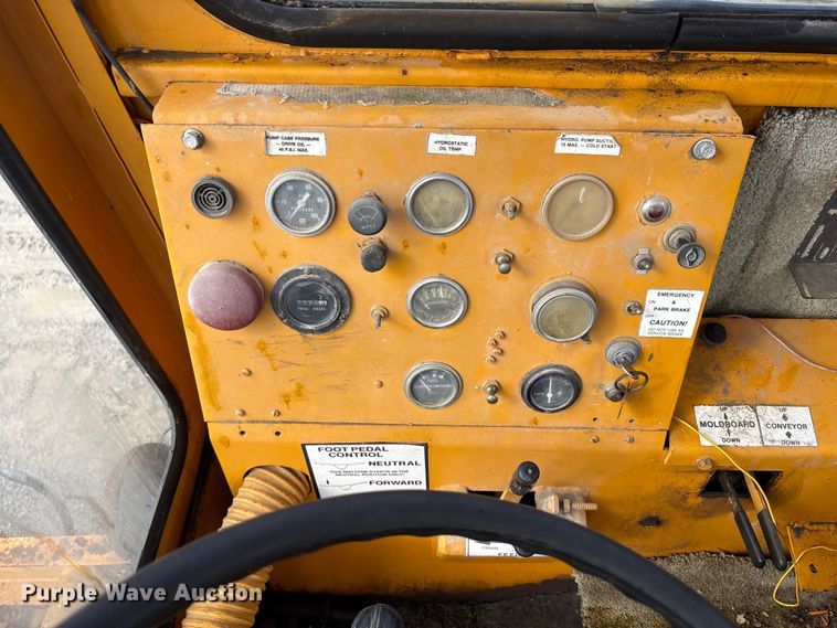 image for item FK1248 1978 Athey 7-12D windrow elevator