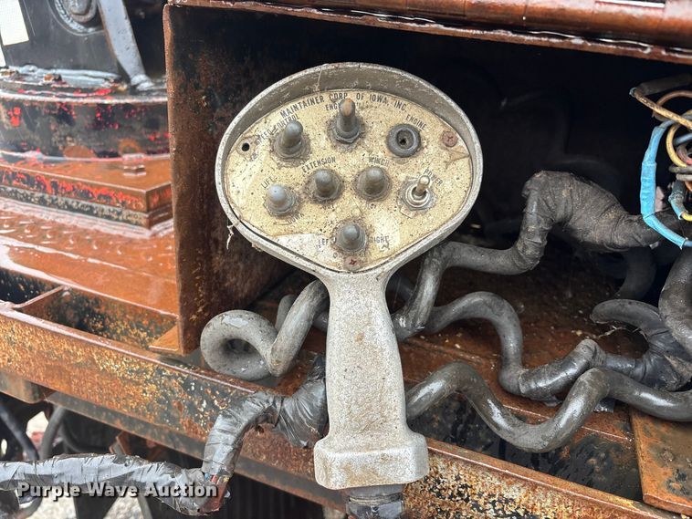 image for item FK1252 1995 GMC TopKick C7 flatbed truck